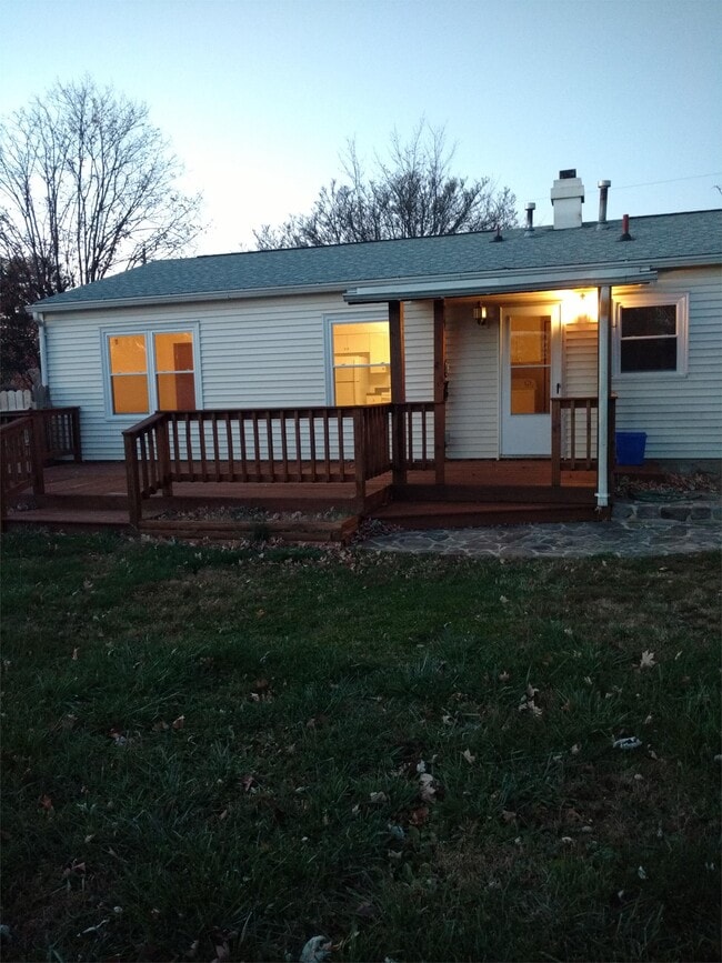 Building Photo - 557 Eagle Dr