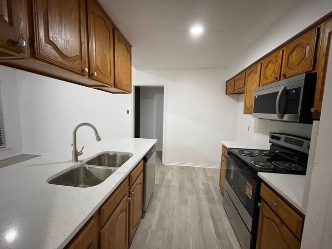 Building Photo - 2422-2424 Sherry Street