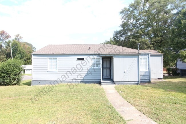 Building Photo - 3 Bedroom, 1.5 Bath! New on the Market and...