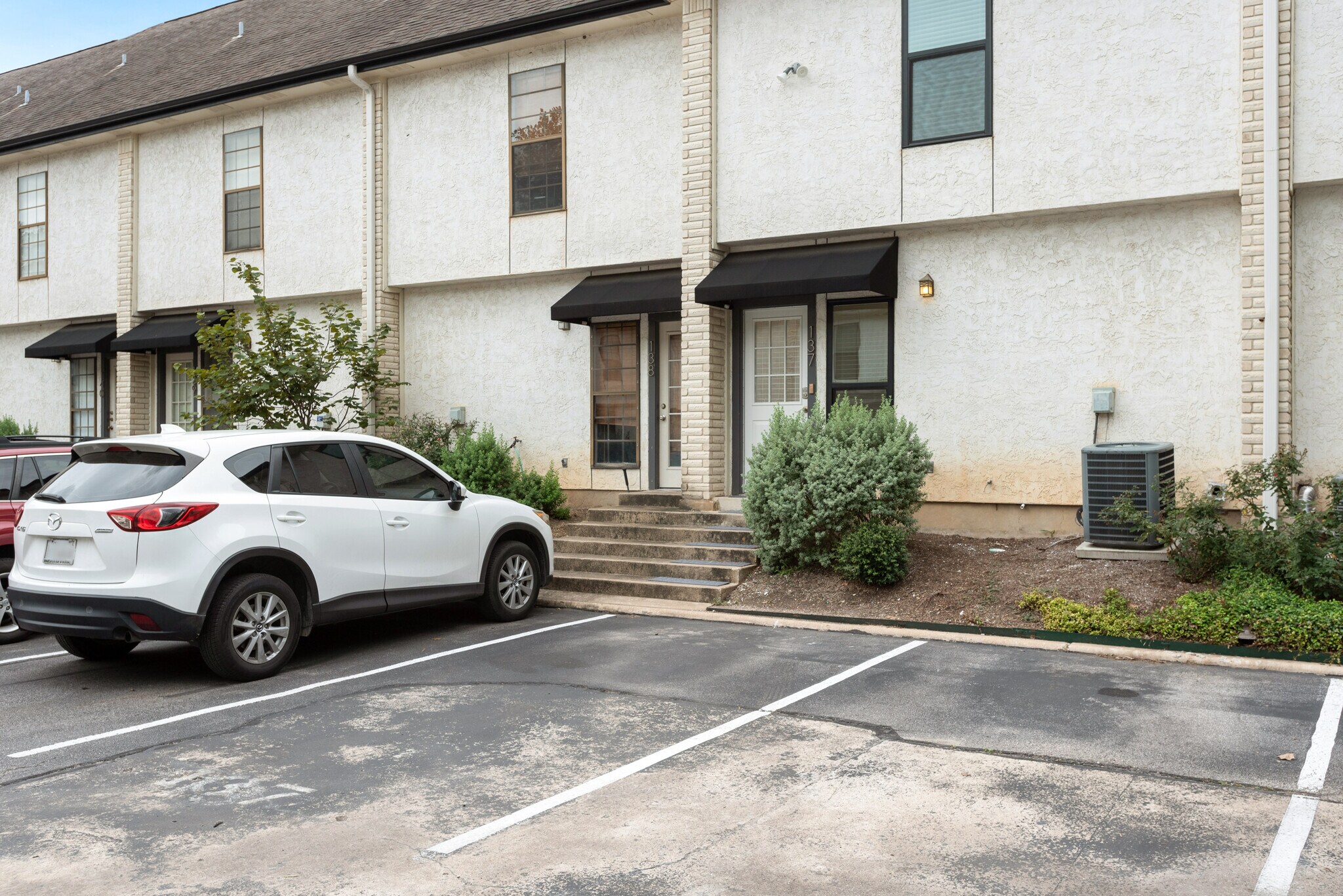 Building Photo - 1307 Kinney Ave
