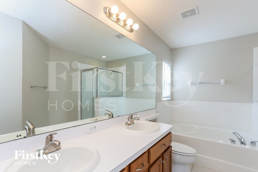 Building Photo - 811 15th St NE