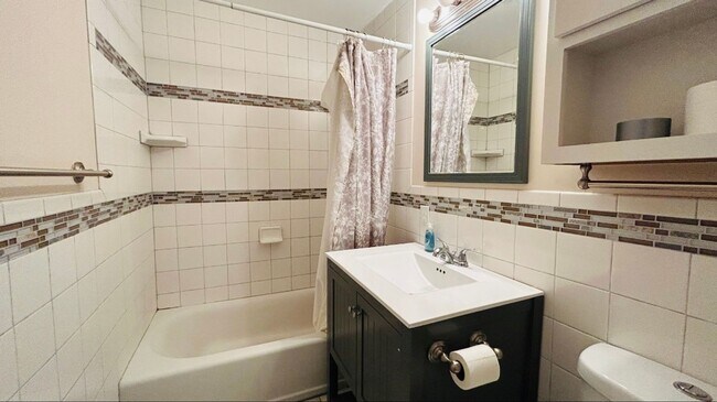 Building Photo - COMING SOON! Charming 2-Bedroom 1 Bathroom Home in Bellevue