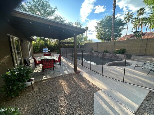 Building Photo - 6002 E Beck Ln