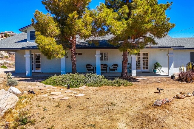 Building Photo - Western Hills Estate home/ 3 bedroom/ 2 ba...