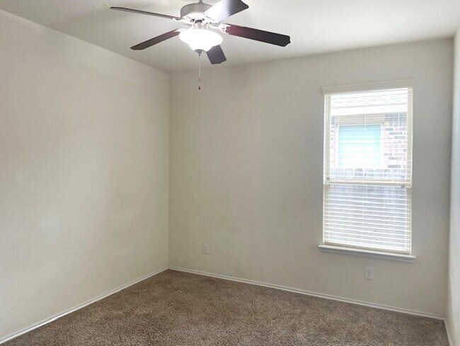 Building Photo - 23727 San Barria Dr