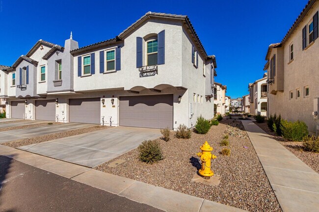 Building Photo - 4054 E Amoroso Dr