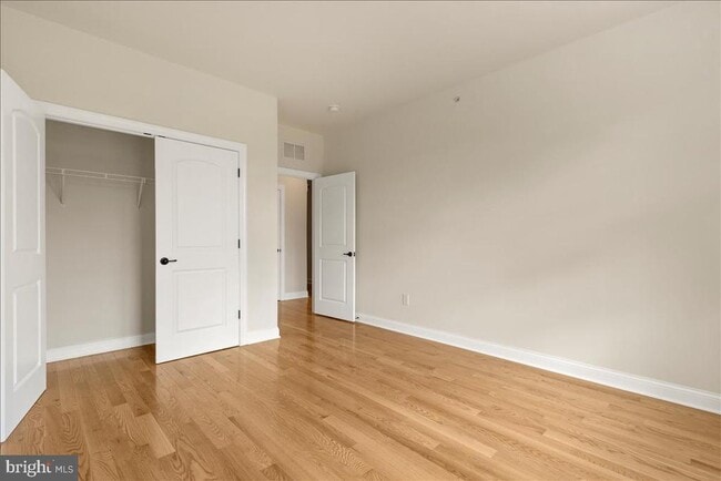 Building Photo - 264 W Ashland St