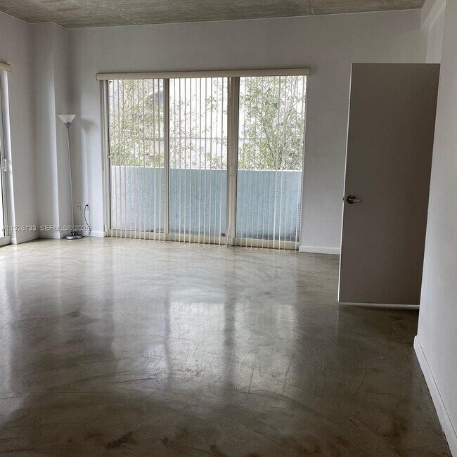 Building Photo - 234 NE 3rd St