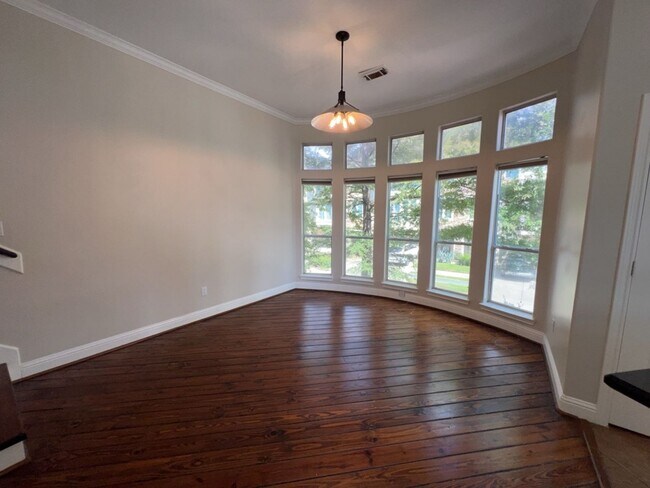 Building Photo - 1304 Dart St