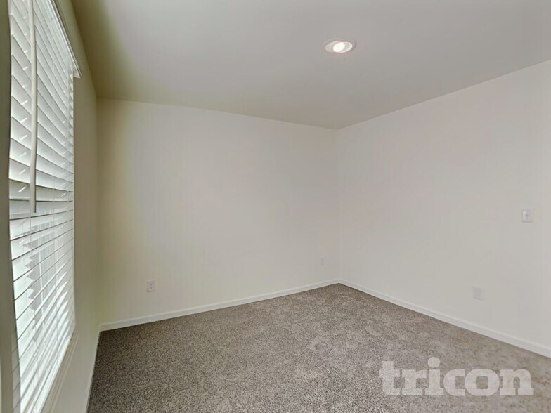 Building Photo - 820 Caper St