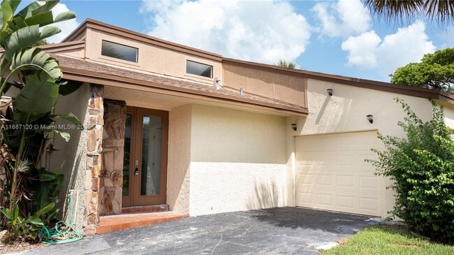 Building Photo - 8173 Silver Palm Ct