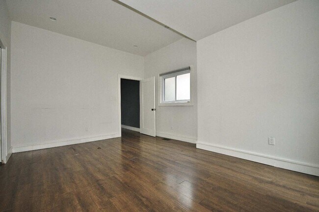 Building Photo - 1606 Bingham St