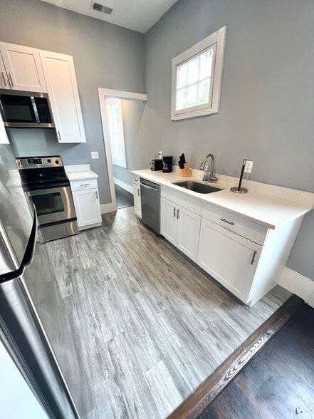 Kitchen - 31 Nassau St