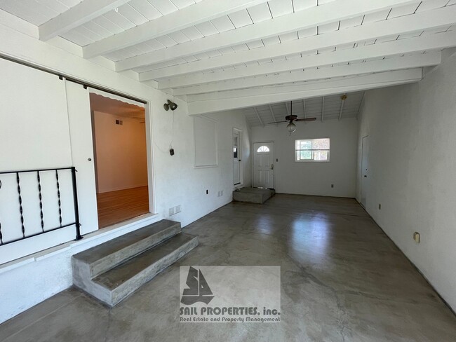 Building Photo - 1440 E Rose Ave