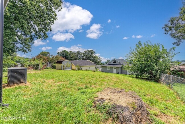Building Photo - 5004 Knoxwood Dr
