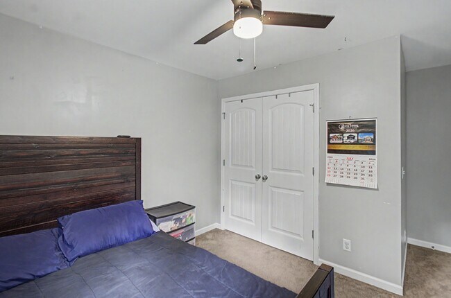 Building Photo - 1221 Peacock Trail