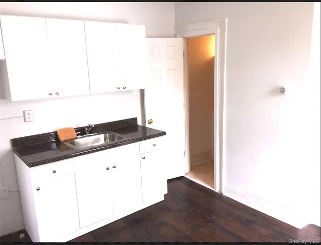 Building Photo - 1339 E 91st St