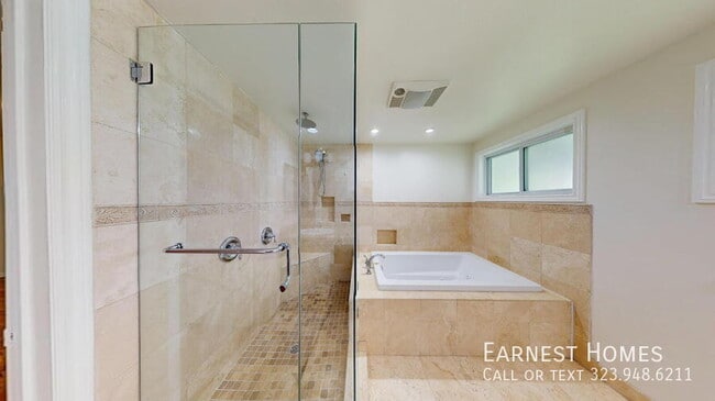 Building Photo - 4121 Hayvenhurst Dr