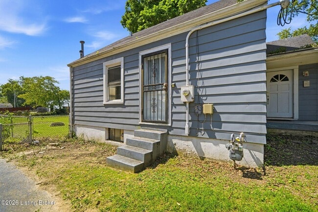 Building Photo - 1050 Oakwood Ave