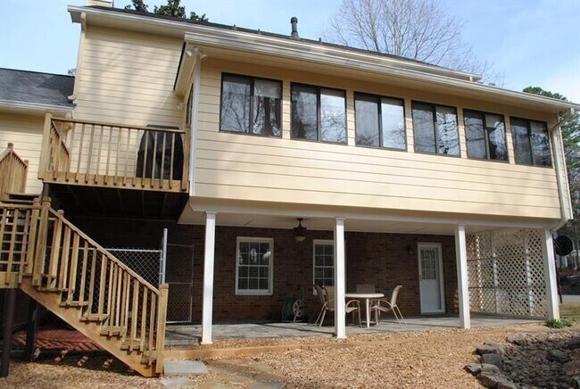 Building Photo - 1407 Independence Way