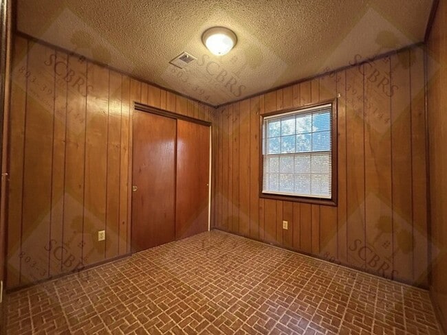 Building Photo - Clean 2 bedroom, 1 Bath Cayce Home