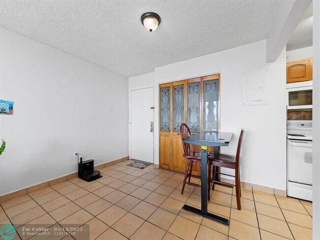 Building Photo - 310 Fontainebleau Blvd