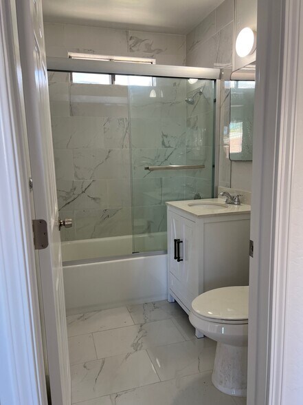 Building Photo - 1576 Pacific Ave