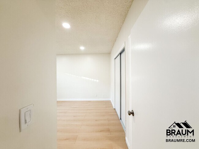 Building Photo - 13115 Oxnard St