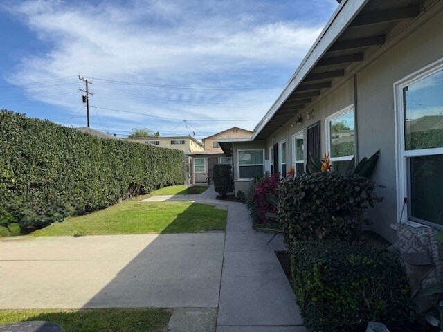 Building Photo - 1850 Henderson Ave