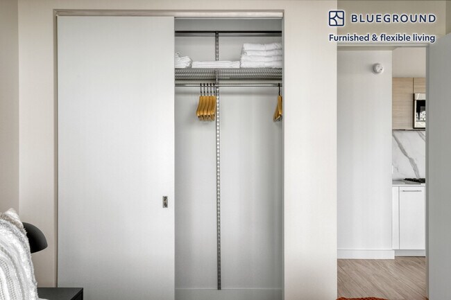 Building Photo - 165 North Des Plaines Street-SI FL12-ID748