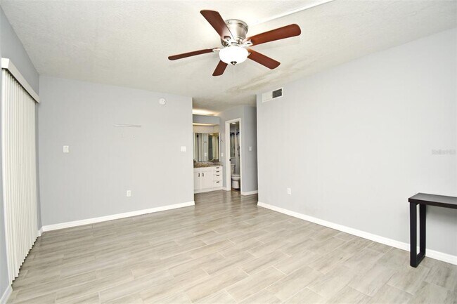 Building Photo - 610 Cranes Way