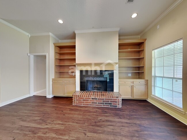 Building Photo - 2922 31st Ave N