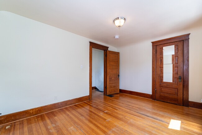 Building Photo - 117 Adams St