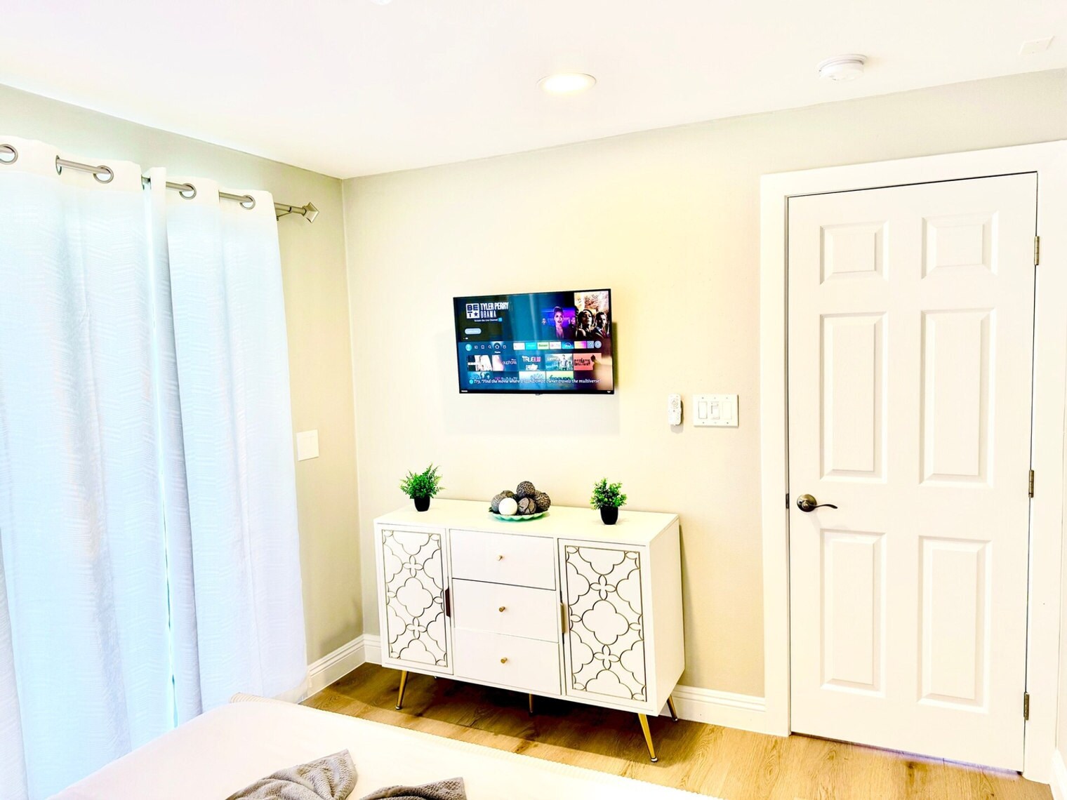 Building Photo - 3831 Rogers Rd