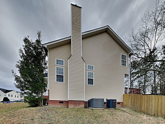 Building Photo - 121 Stoneheath Dr