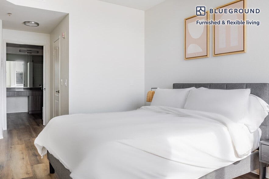 Building Photo - 13603 Marina Pointe Dr