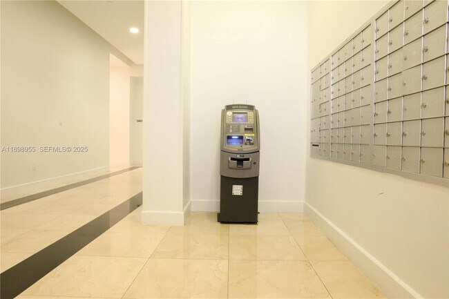 Building Photo - 350 NE 24th St