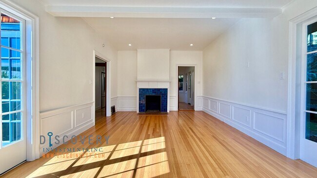 Building Photo - Panoramic Hill Estate with Sweeping Views