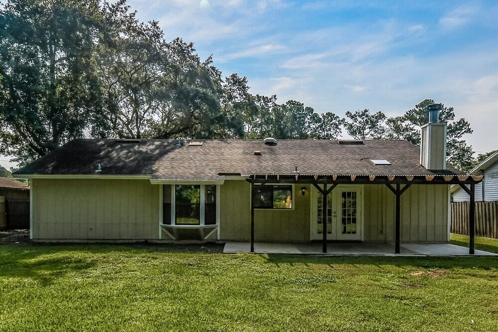 Building Photo - 6020 Pine Ave
