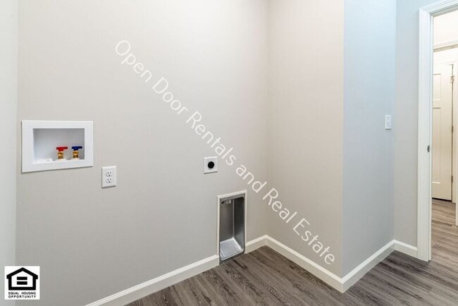 Building Photo - 307 Toledo St