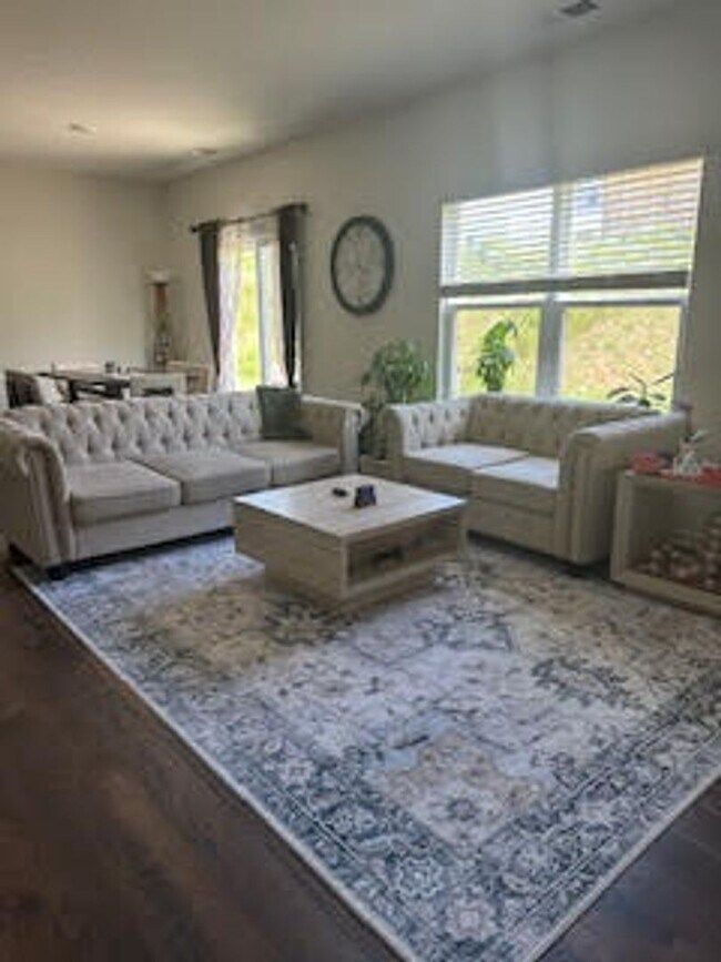 Building Photo - Knoxville 37932 - FULLY FURNISHED $3,300.0...