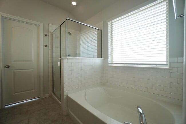 Building Photo - 2513 Danbury Ln