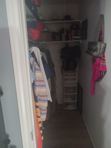 Building Photo - 703 E 10th St