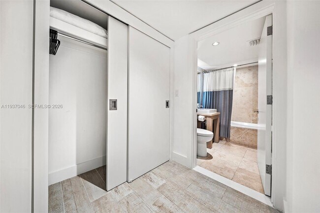 Building Photo - 102 24th St