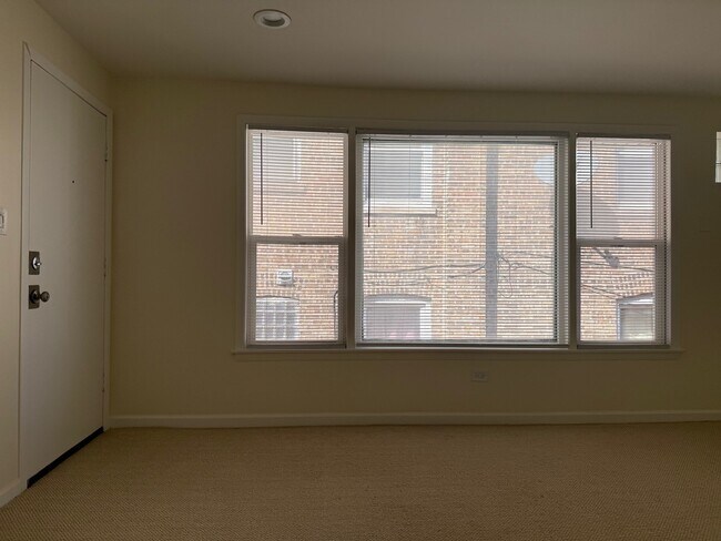 Building Photo - 11137 S Emerald Ave