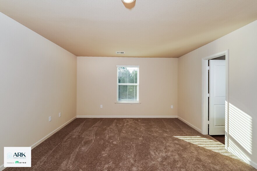 Building Photo - 430 Clover Cir