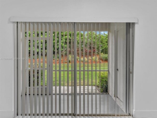 Building Photo - 8 Key W Ct