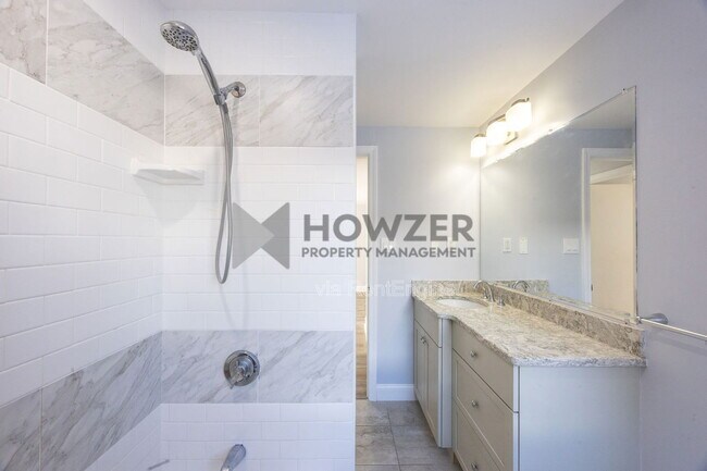 Building Photo - 307 W Main St