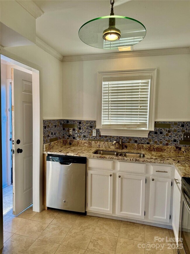 Building Photo - 6130 Heathstone Ln