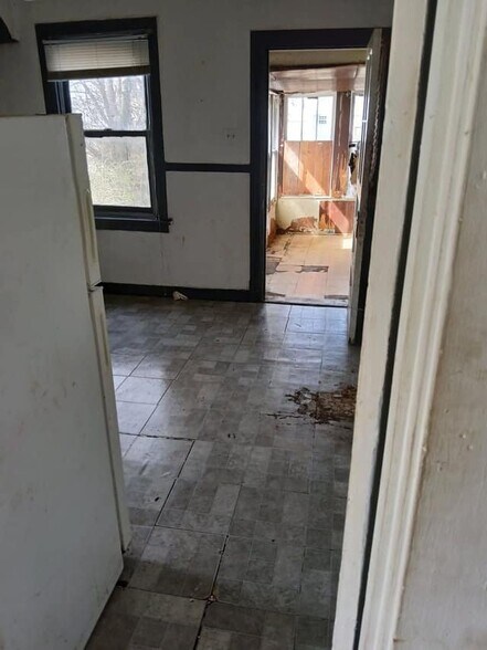 Building Photo - 4931 Plover Ave